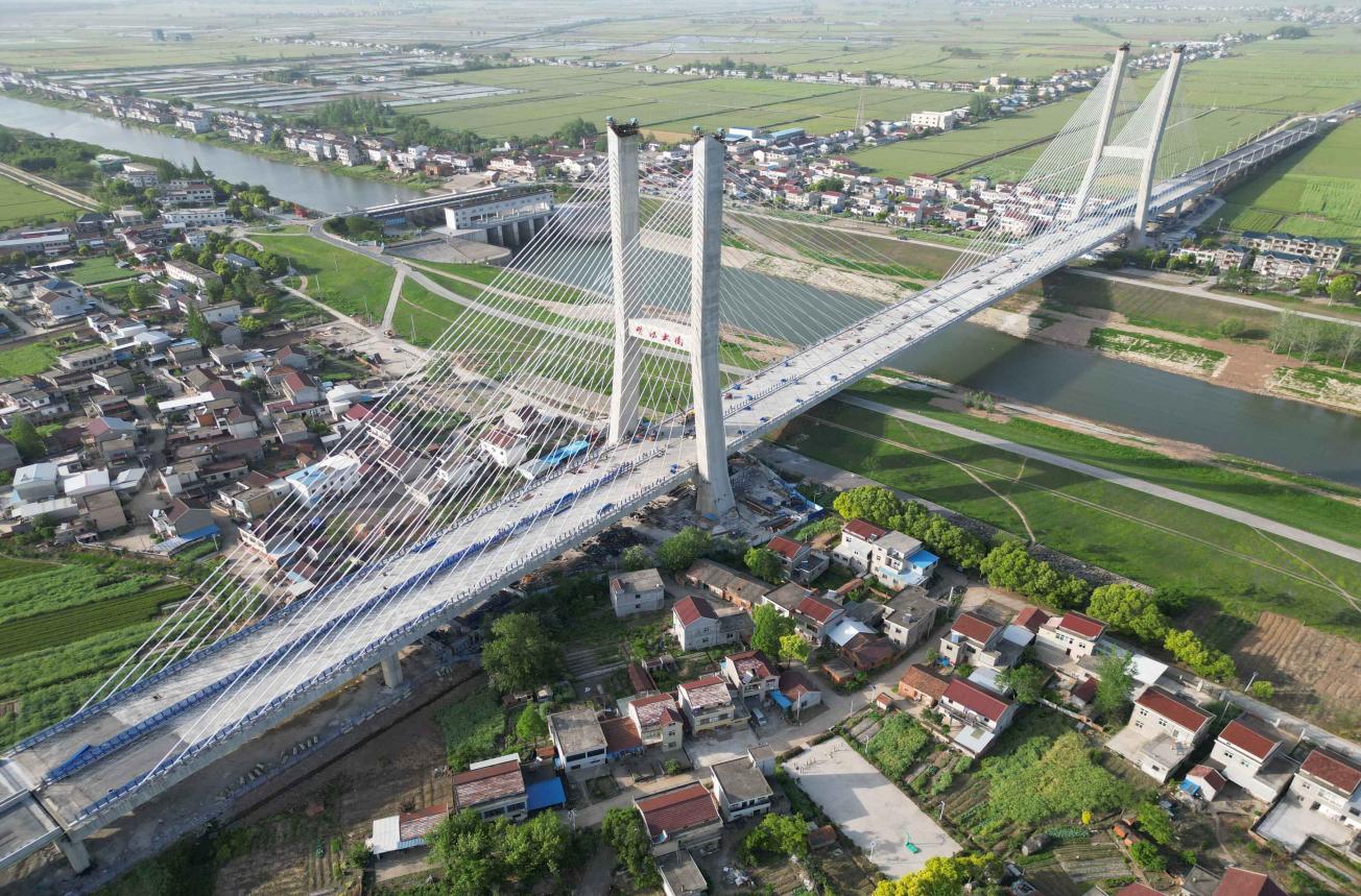 建设投资集团（原路桥集团）G347安九二期杨湾河特大桥。九游会老哥俱乐部集团供图